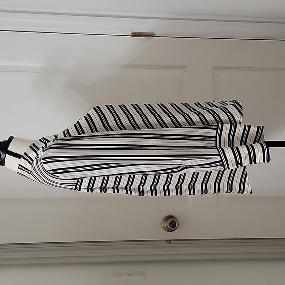 Club Monaco Size XS Black & Off-White Striped Kini Shirt, 100% Silk Gently Used - Picture 6 of 16
